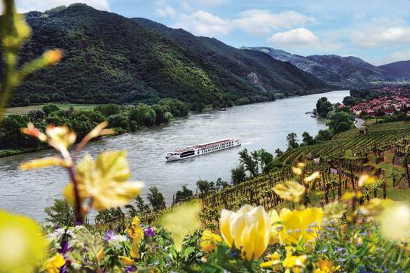 UWB S.S. Maria Theresa Exterior © Uniworld Boutique River Cruises 2.jpg